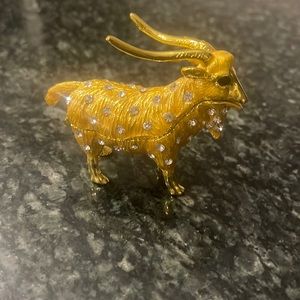 Ornamental ram with hidden enclosure